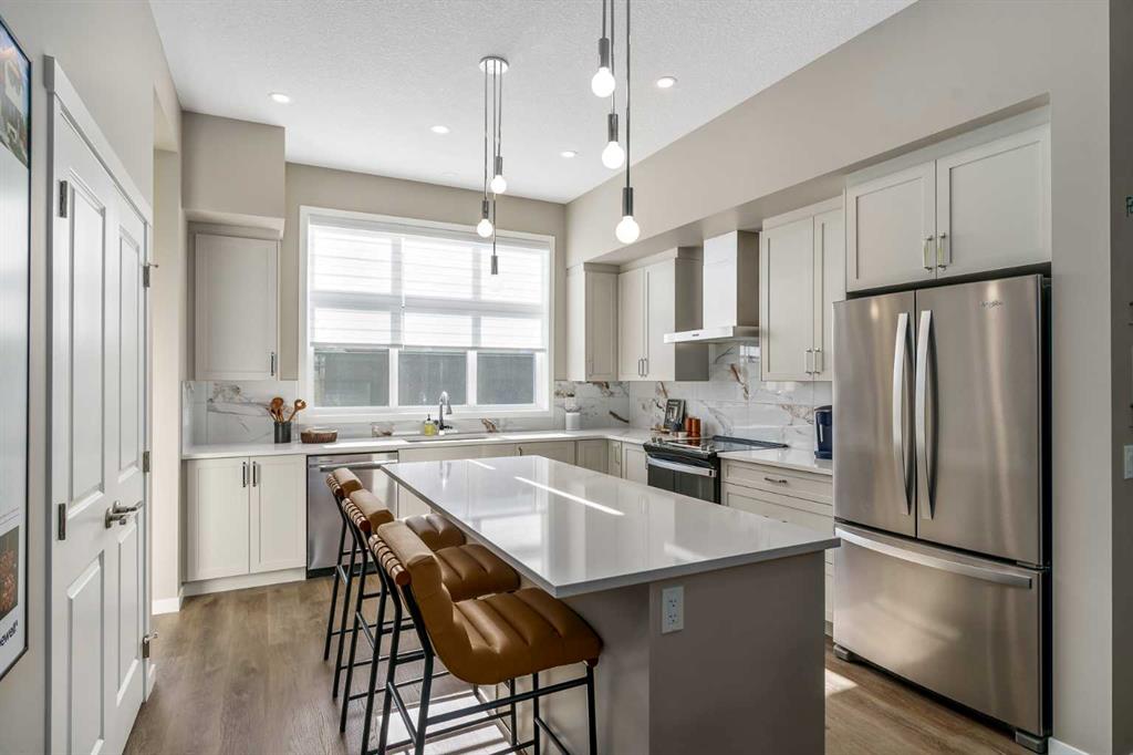 Picture of 1119 Mahogany Boulevard SE, Calgary Real Estate Listing