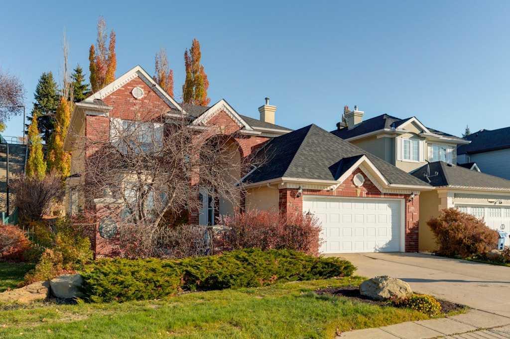 Picture of 348 Sienna Park Drive SW, Calgary Real Estate Listing