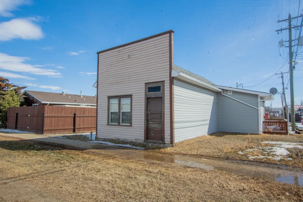 Picture of 9905 99 Avenue , Sexsmith Real Estate Listing