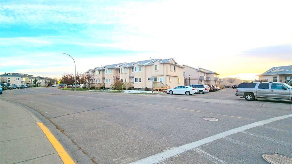 Picture of 5, 204 Strathaven Drive , Strathmore Real Estate Listing