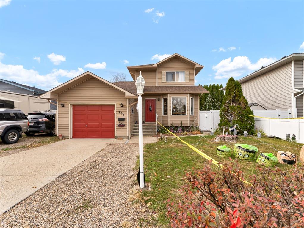 Picture of 905 Ross Glen Drive SE, Medicine Hat Real Estate Listing