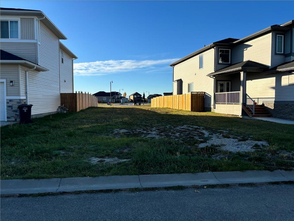 Picture of 856 Hampshire Crescent NE, High River Real Estate Listing