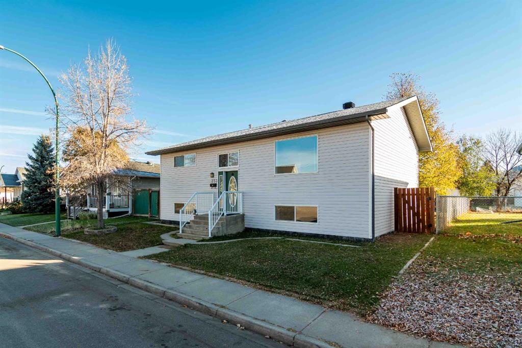 Picture of 353 Woodman Avenue SE, Medicine Hat Real Estate Listing