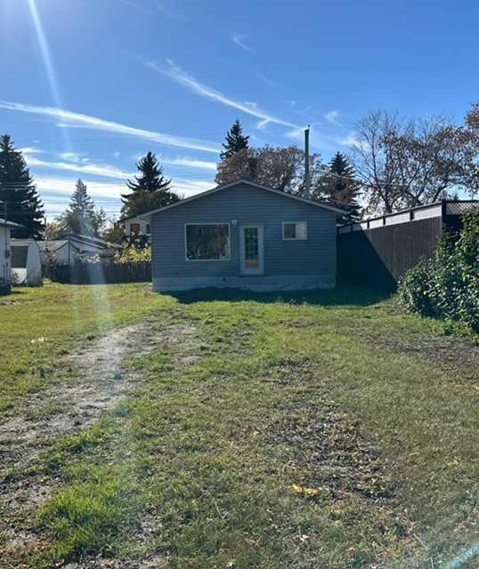 Picture of 733 9 Avenue , Wainwright Real Estate Listing