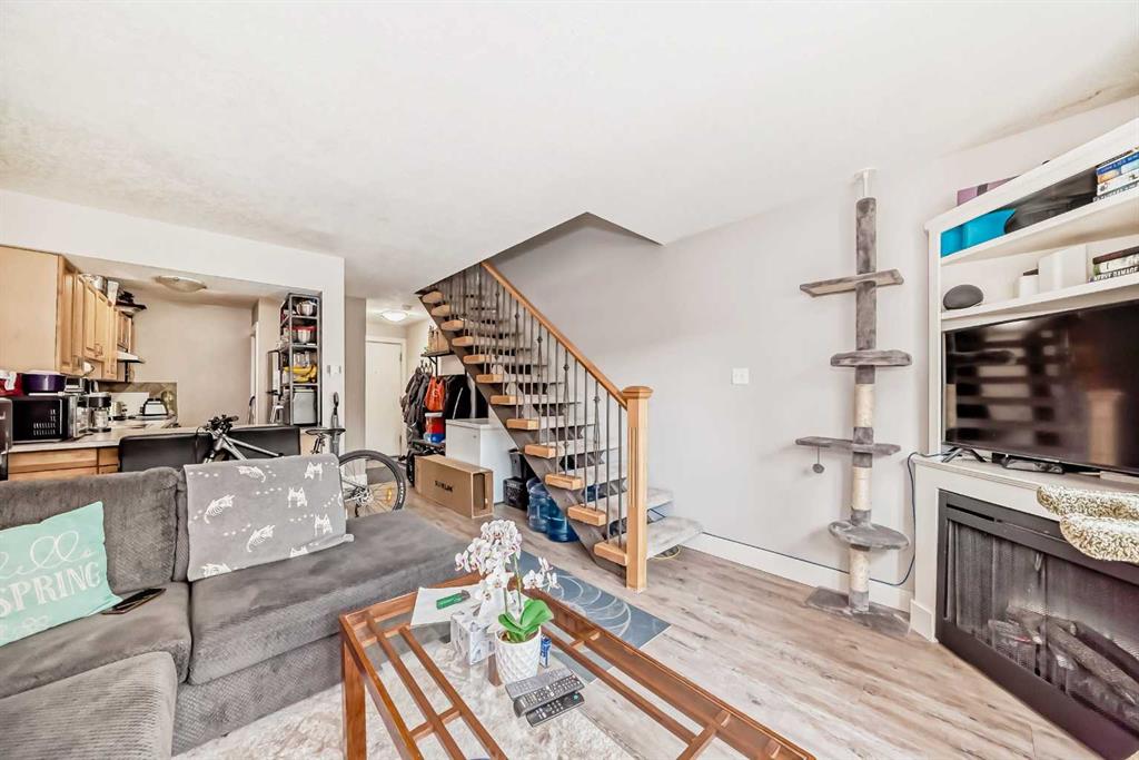 Picture of 4, 810 2 Street NE, Calgary Real Estate Listing