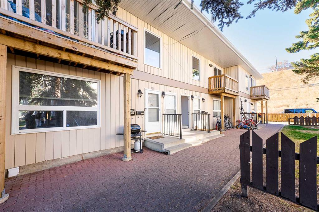 Picture of 105, 219 Huntington Park Bay NW, Calgary Real Estate Listing