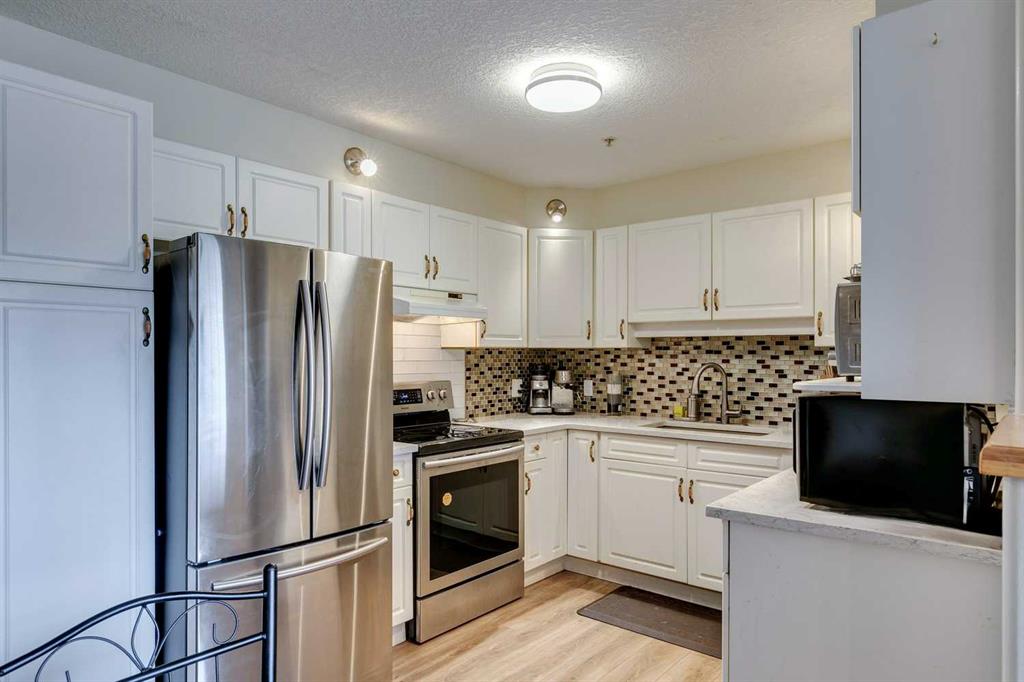 Picture of 245, 6868 Sierra Morena Boulevard SW, Calgary Real Estate Listing