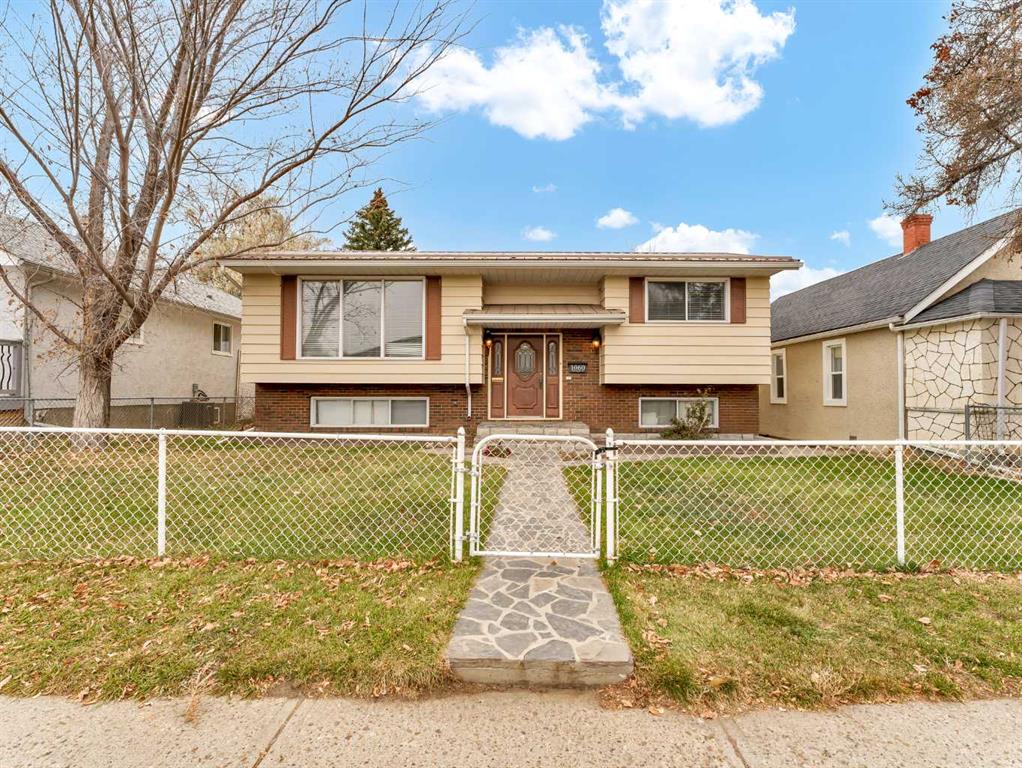 Picture of 1060 Braemar Street SE, Medicine Hat Real Estate Listing