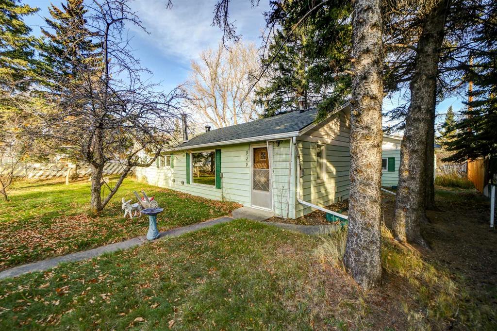 Picture of 929 Maple Street , Pincher Creek Real Estate Listing