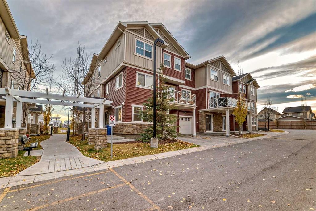 Picture of 811 Skyview Ranch Grove NE, Calgary Real Estate Listing