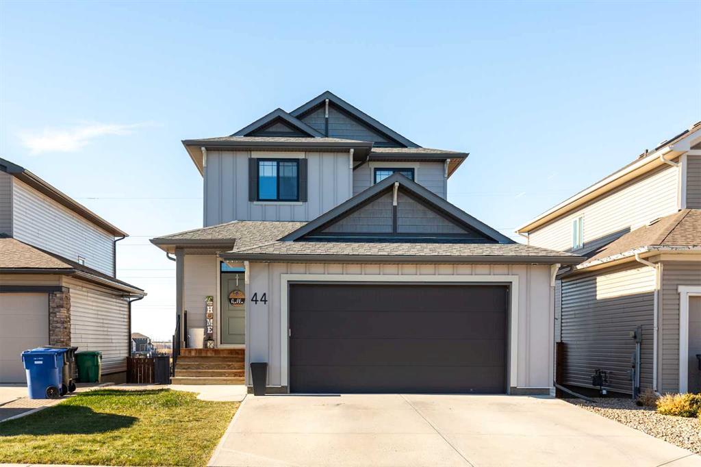 Picture of 44 Alma Isobell Hodder Crescent N, Lethbridge Real Estate Listing