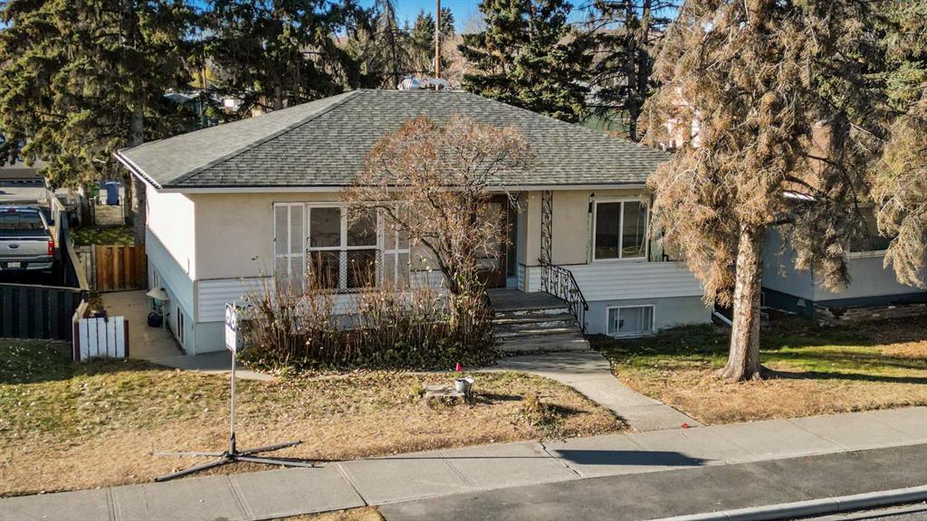 Picture of 4107 Centre Street NW, Calgary Real Estate Listing