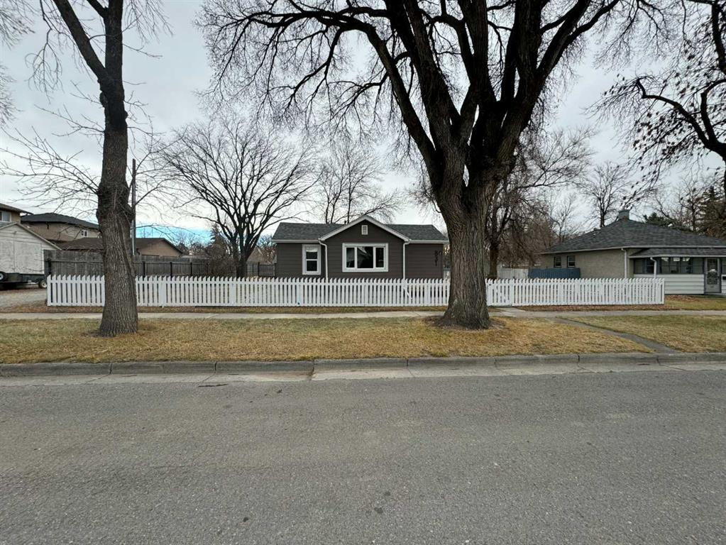 Picture of 831 12 Street N, Lethbridge Real Estate Listing