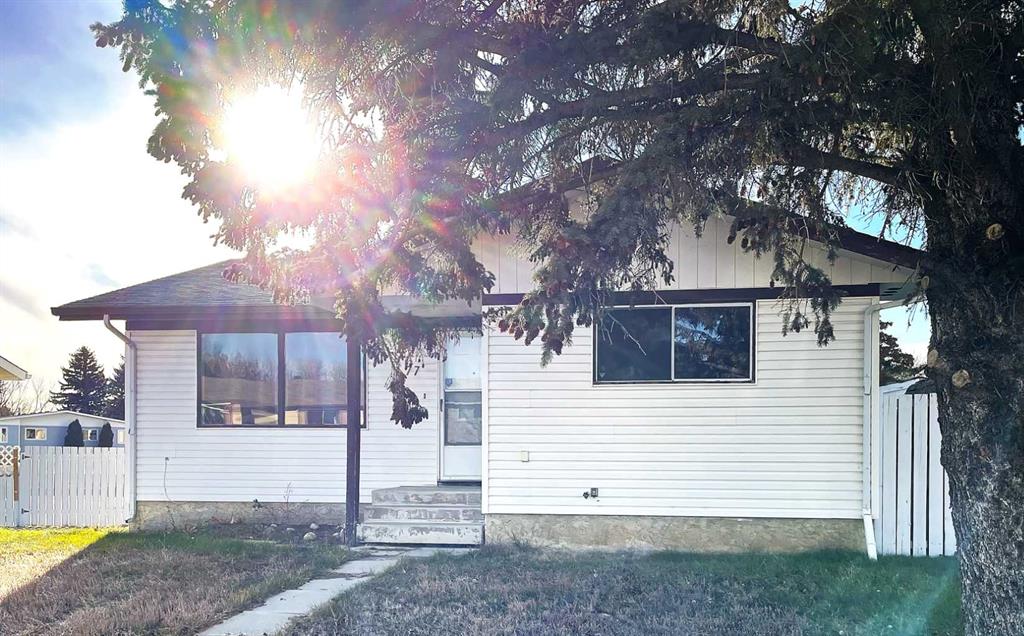 Picture of 77 Cameron Road SE, Medicine Hat Real Estate Listing