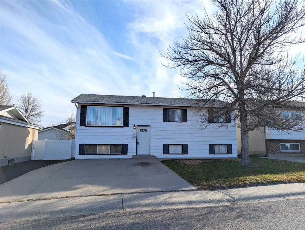 Picture of 193 Seven Persons Drive SW, Medicine Hat Real Estate Listing