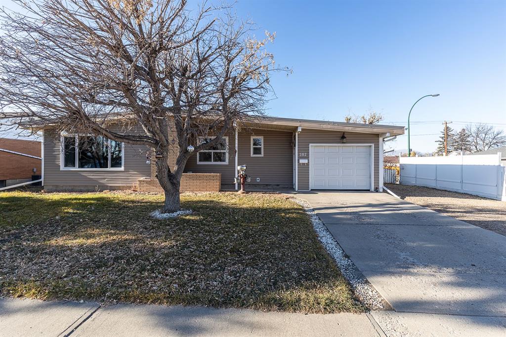 Picture of 302 6 Street SE, Redcliff Real Estate Listing