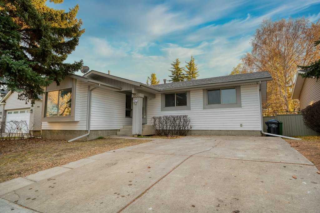 Picture of 700 Woodpark Boulevard SW, Calgary Real Estate Listing