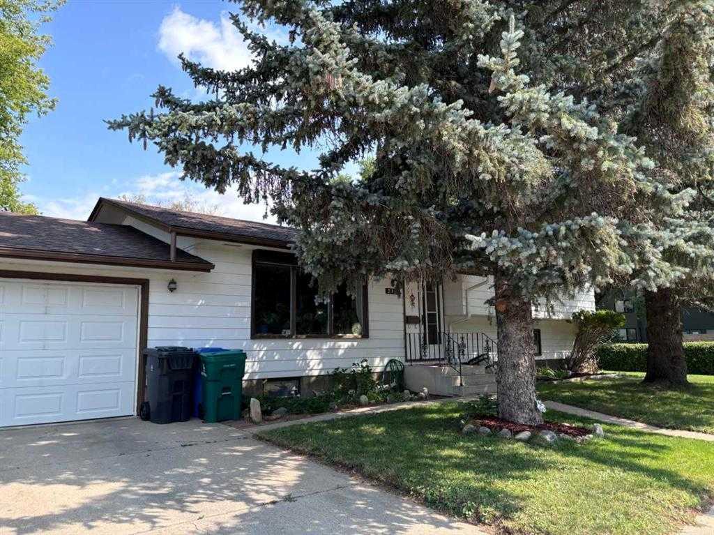 Picture of 2301 16 Street N, Lethbridge Real Estate Listing