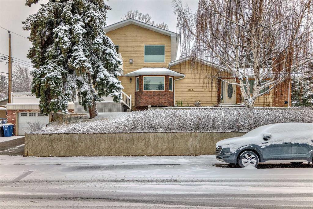 Picture of 935 Hunterston Hill NW, Calgary Real Estate Listing