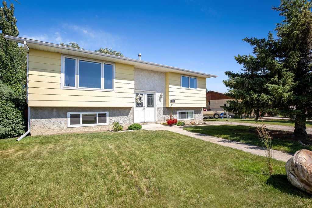 Picture of 208 Slade Drive , Nanton Real Estate Listing