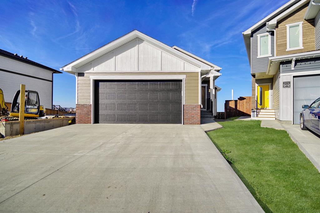 Picture of 375 Skeena Crescent W, Lethbridge Real Estate Listing