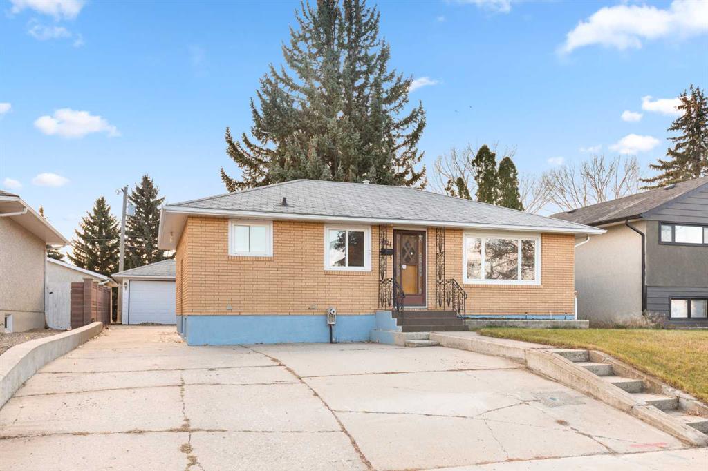 Picture of 1721 29 Street SE, Medicine Hat Real Estate Listing