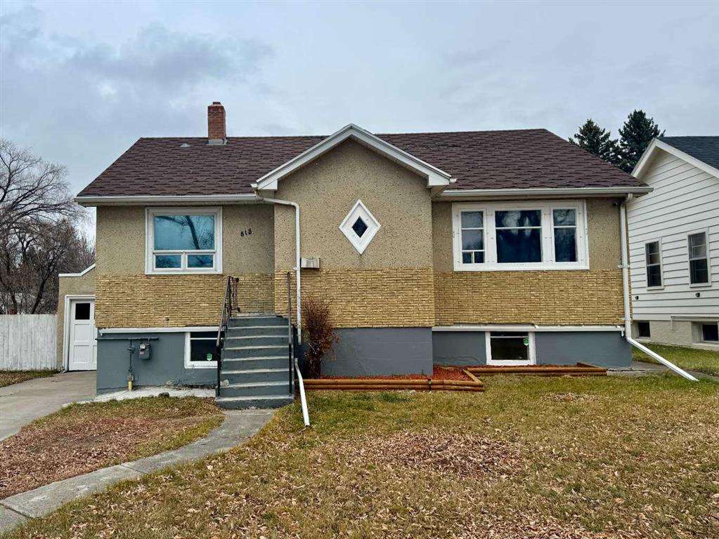 Picture of 815 13 Street S, Lethbridge Real Estate Listing