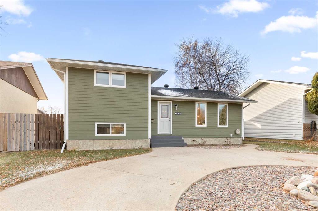 Picture of 621 20 Street NE, Medicine Hat Real Estate Listing