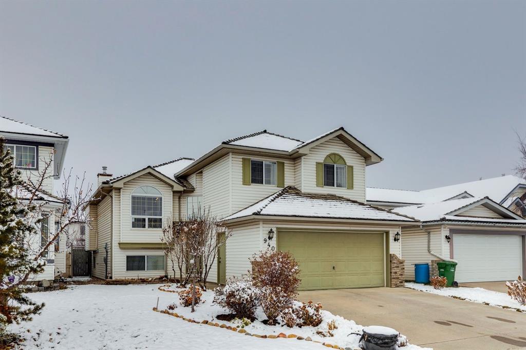 Picture of 940 Woodside Lane NW, Airdrie Real Estate Listing