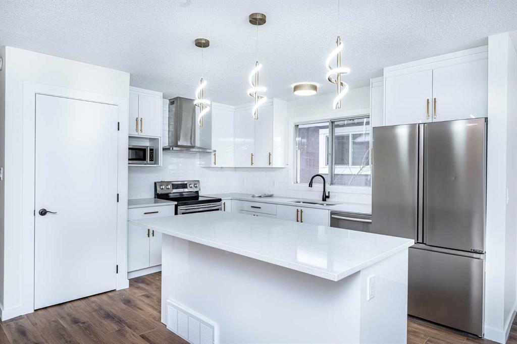 Picture of 216 Whiteview Road NE, Calgary Real Estate Listing