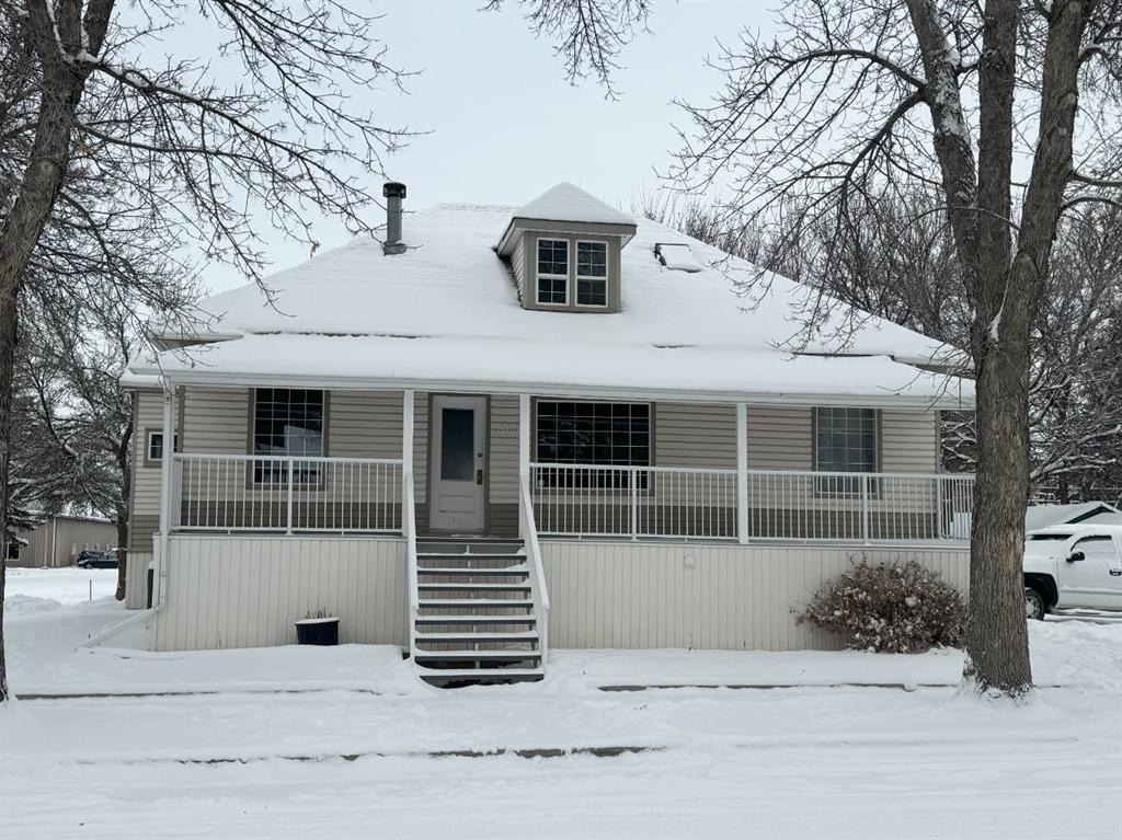 Picture of 804 8 Street SE, Medicine Hat Real Estate Listing