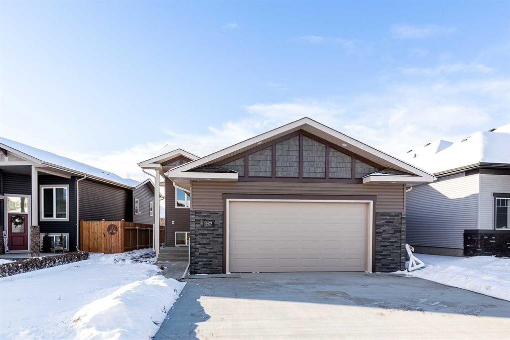 Picture of 629 Vista Drive SE, Medicine Hat Real Estate Listing