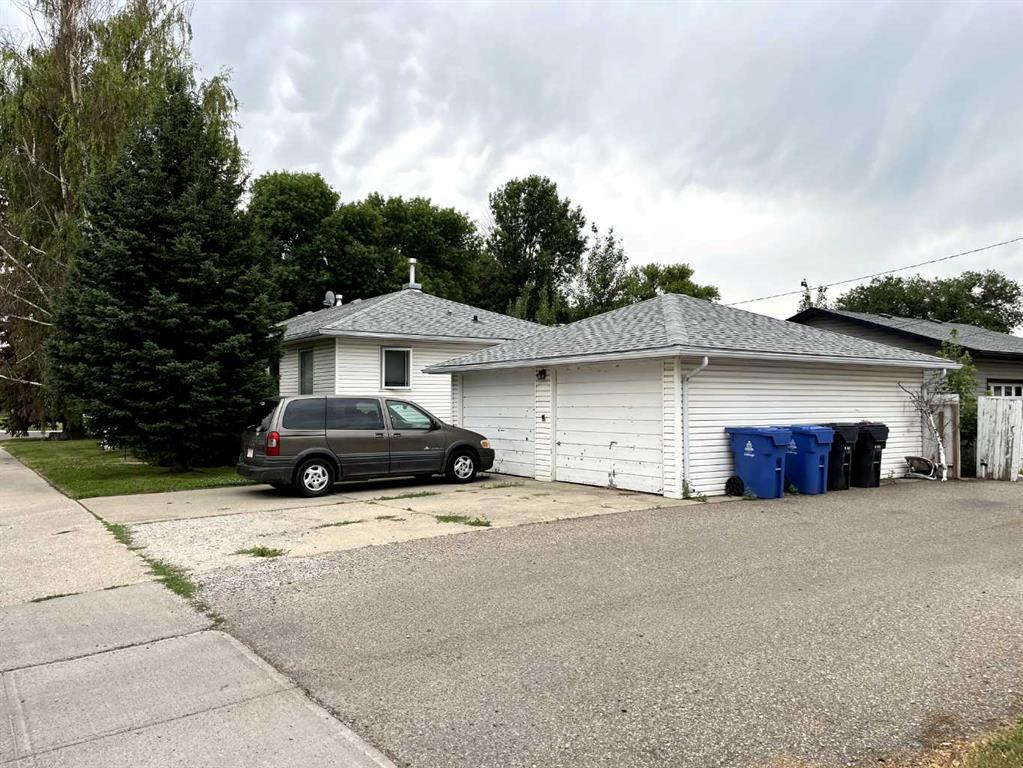 Picture of 1423 13 Avenue S, Lethbridge Real Estate Listing