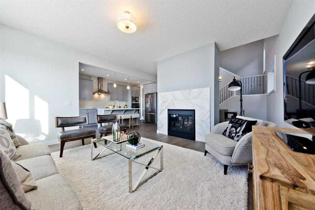 Picture of 27 Versant View SW, Calgary Real Estate Listing