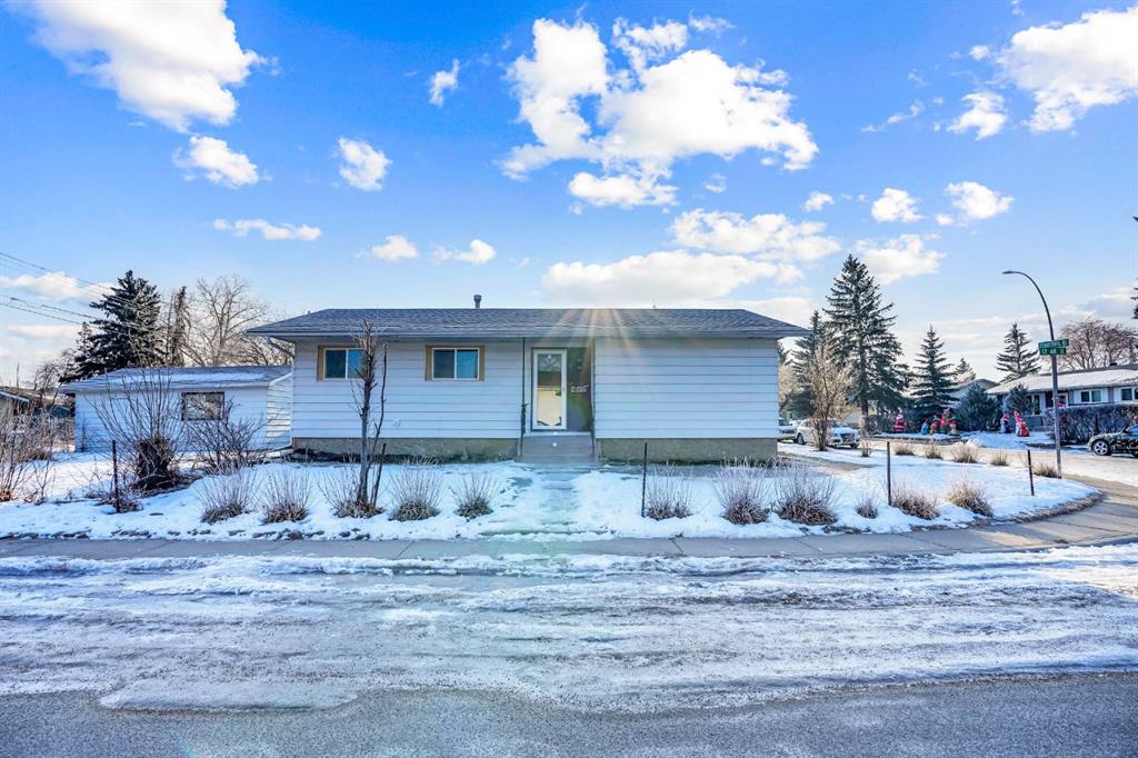 Picture of 1304 Pennsburg Road SE, Calgary Real Estate Listing