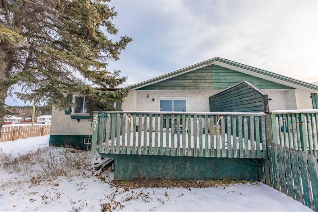 Picture of 207 Macleod Avenue , Hinton Real Estate Listing