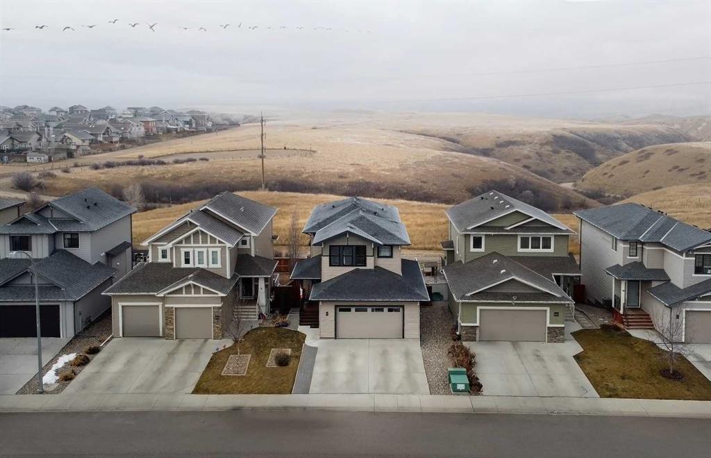 Picture of 52 Alma Isobell Hodder Crescent Crescent , Lethbridge Real Estate Listing