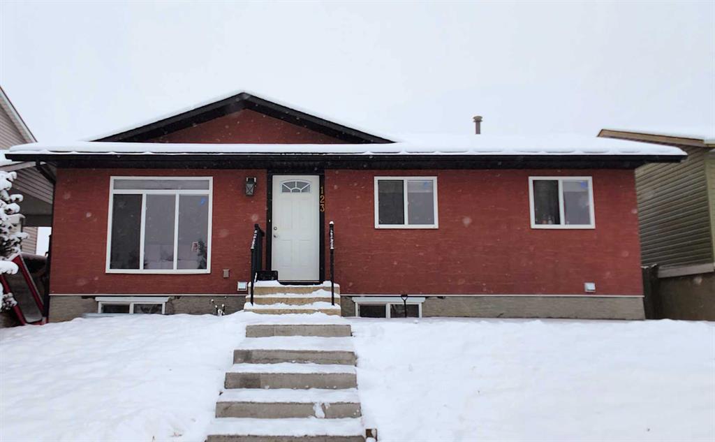 Picture of 123 Castleridge Road NE, Calgary Real Estate Listing