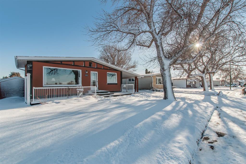 Picture of 885 McCutcheon Drive NW, Medicine Hat Real Estate Listing