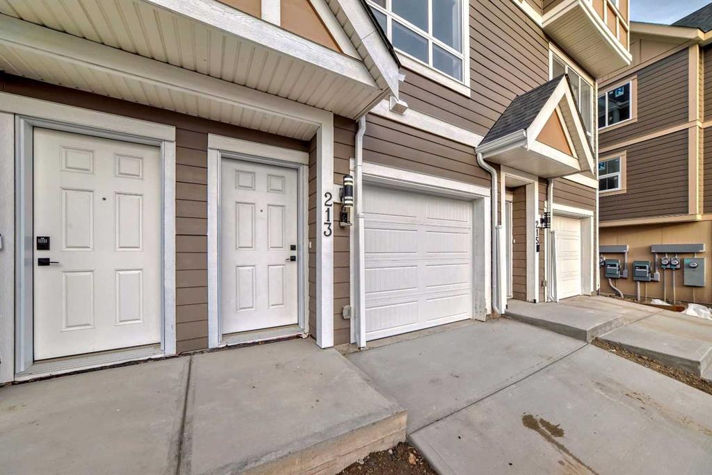 Picture of 213 Sherwood Lane NW, Calgary Real Estate Listing