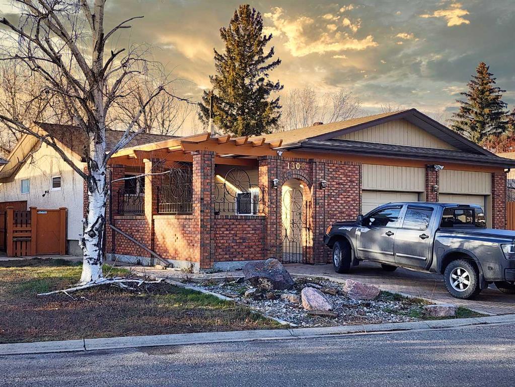 Picture of 1308 Huron Place S, Lethbridge Real Estate Listing