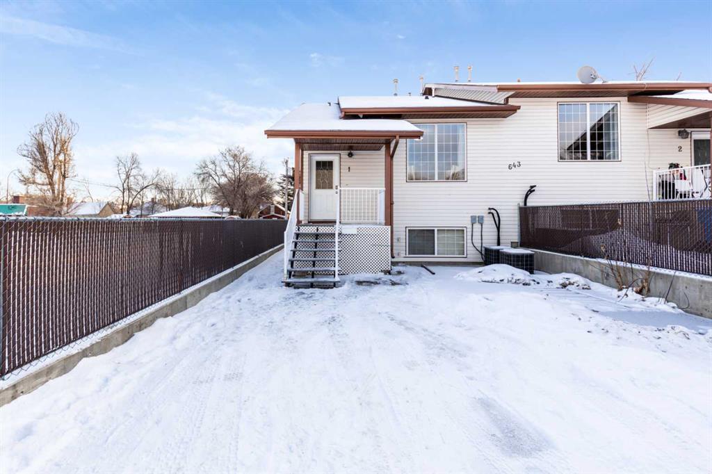 Picture of 1, 643 7 Street SE, Medicine Hat Real Estate Listing