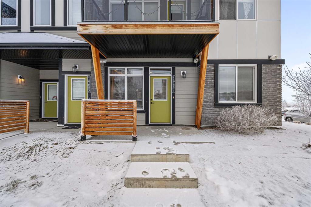 Picture of 19654 42 Street SE, Calgary Real Estate Listing