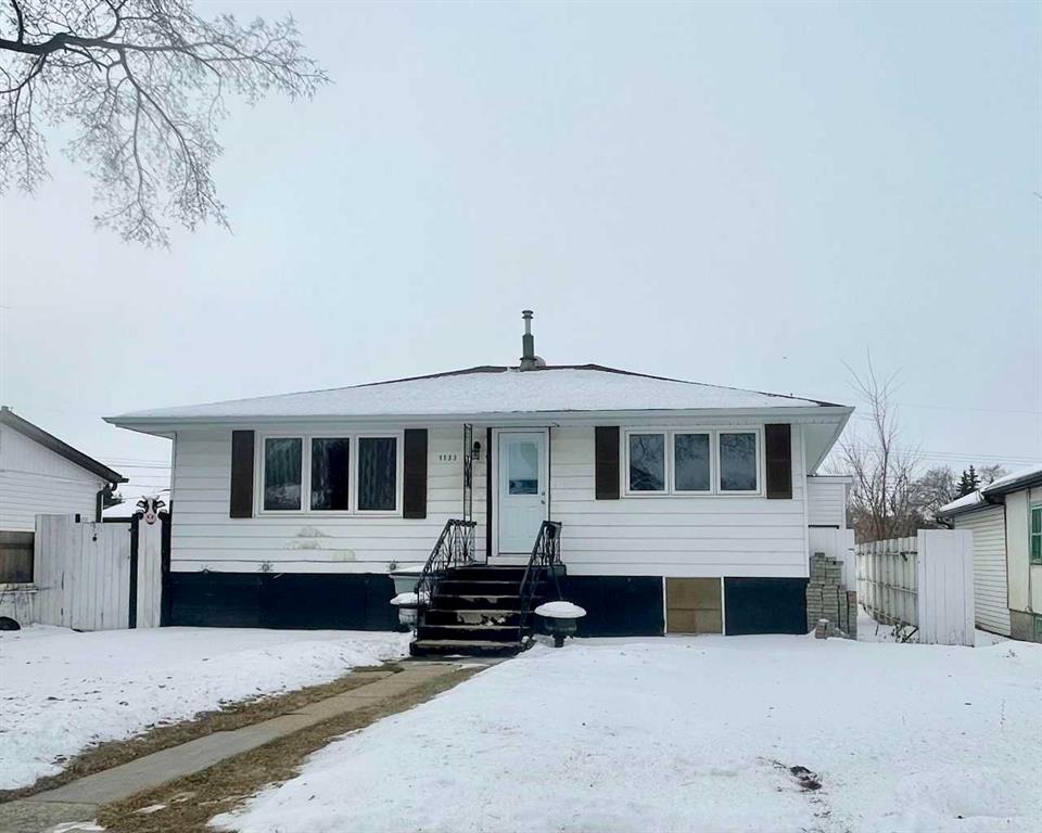 Picture of 1133 8 Avenue , Wainwright Real Estate Listing