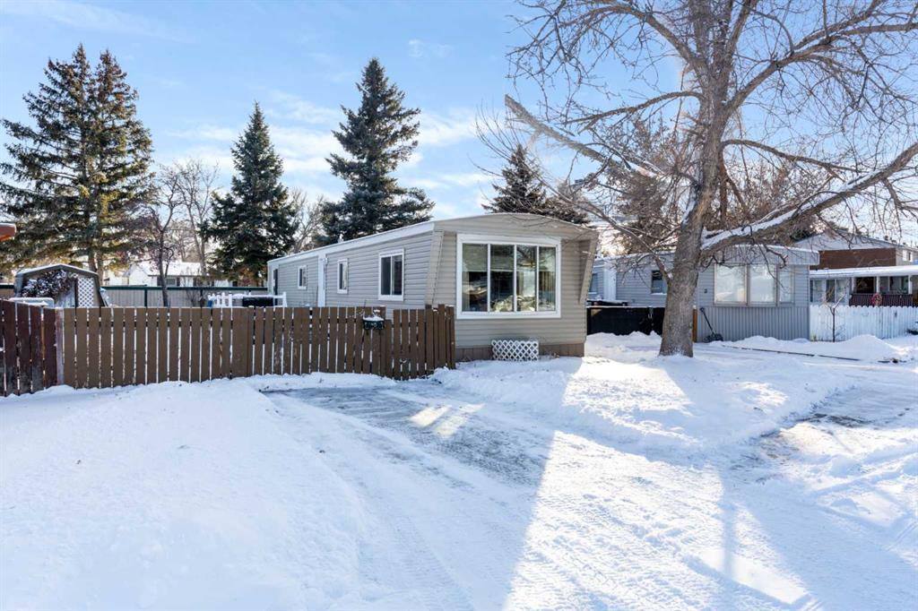 Picture of 8, 2460 Southview Drive SE, Medicine Hat Real Estate Listing