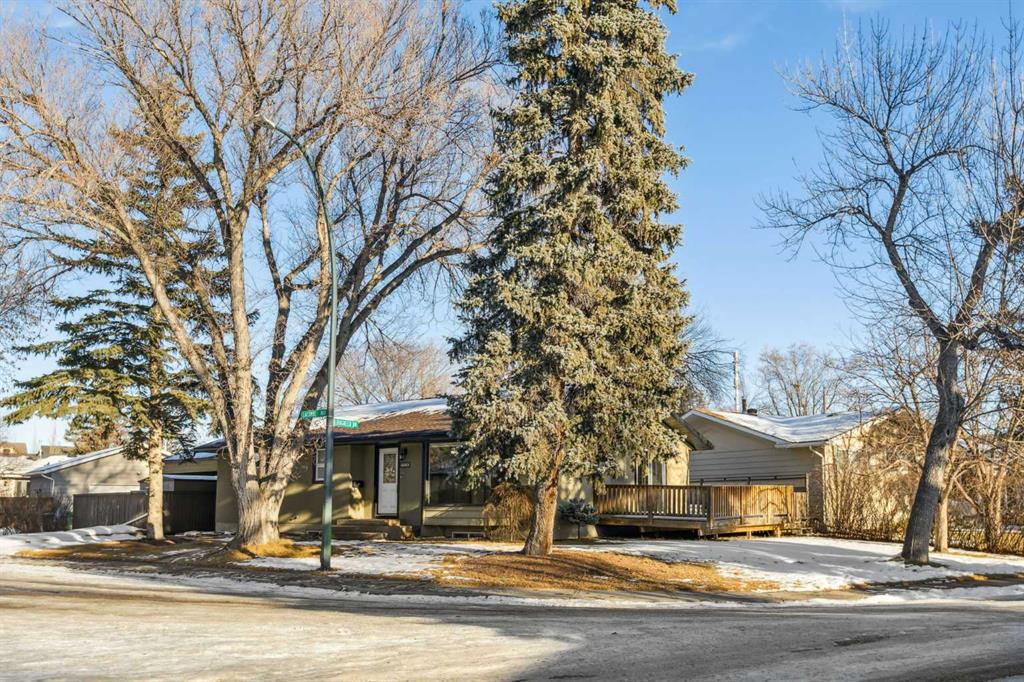 Picture of 6003 Lacombe Way SW, Calgary Real Estate Listing