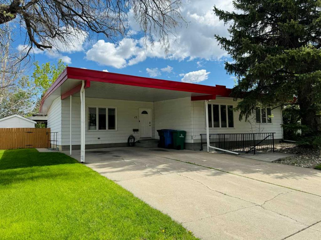 Picture of 13 Dalhousie Road W, Lethbridge Real Estate Listing