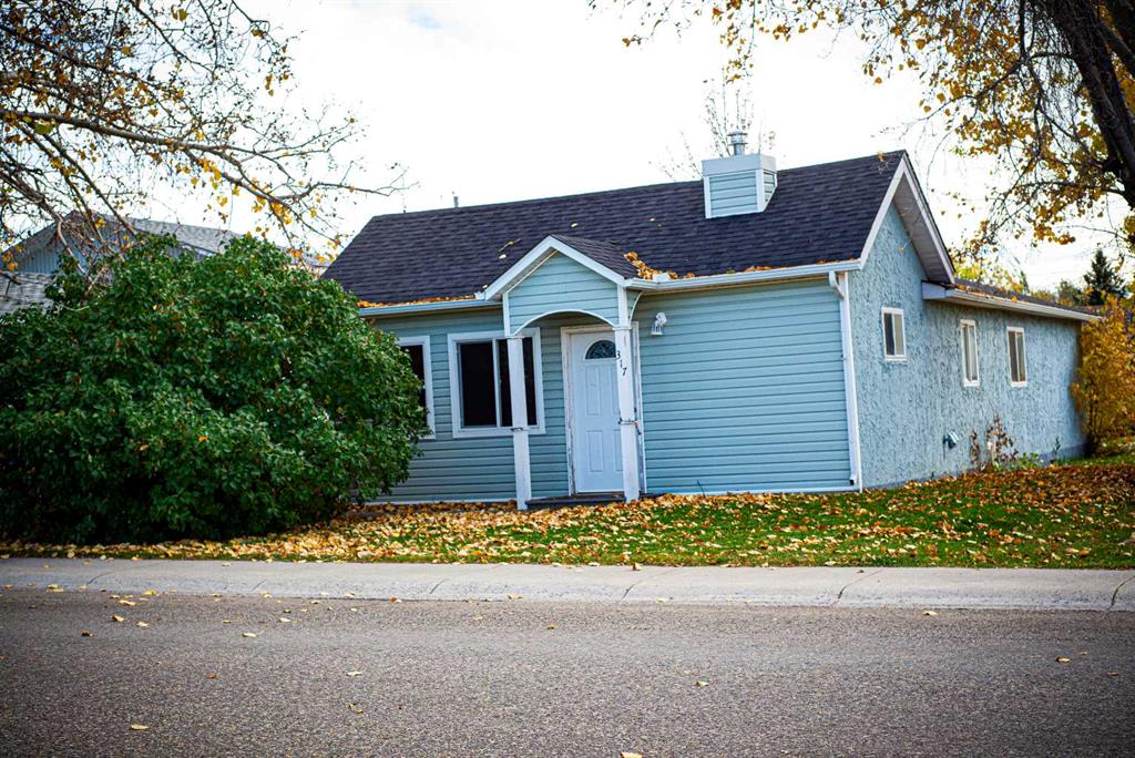 Picture of 317 55 Avenue W, Claresholm Real Estate Listing