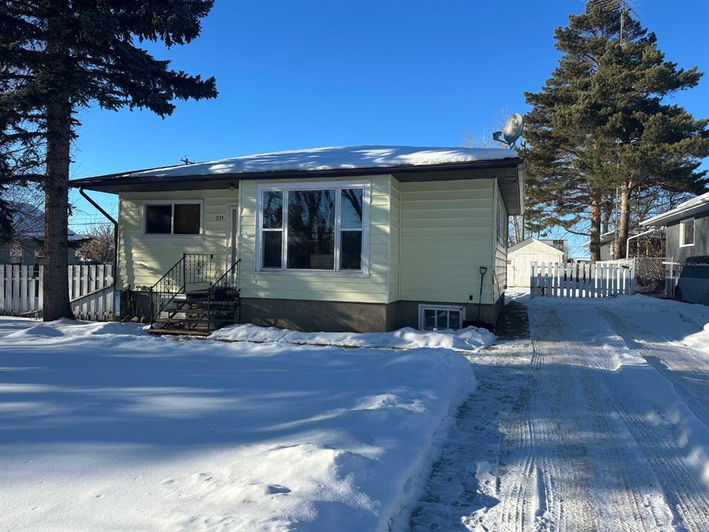 Picture of 211 Poplar Avenue , Trochu Real Estate Listing