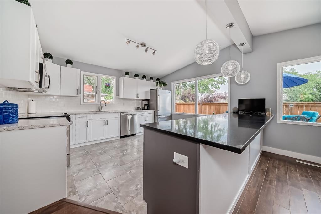 Picture of 5519 Buckthorn Road NW, Calgary Real Estate Listing